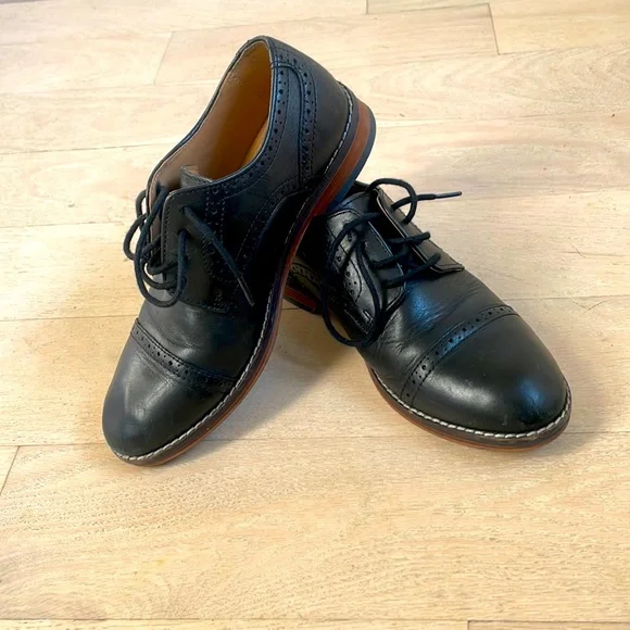 johnston and murphy black dress shoes Johnston & Murphy Upton Cap Toe - Black Full Grain main image 0